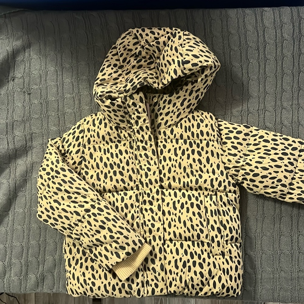 Puffer coat, cheetah print, zipper, snaps, hood